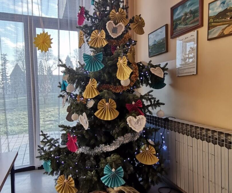 BOŽIĆNA PRIREDBA U ŠKOLI